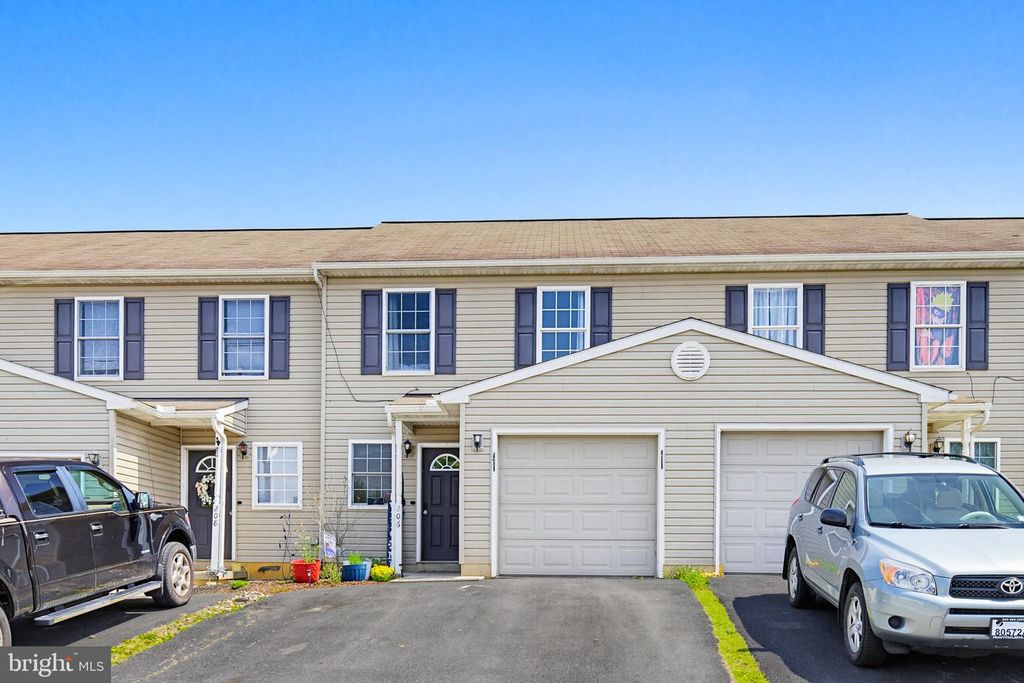 206 RED CEDAR LN, Marietta, PA 17547