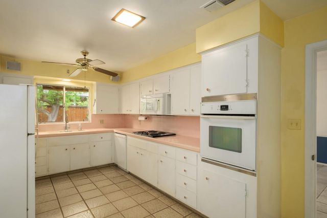 1288 W San Jose Avenue, Fresno, CA 93711