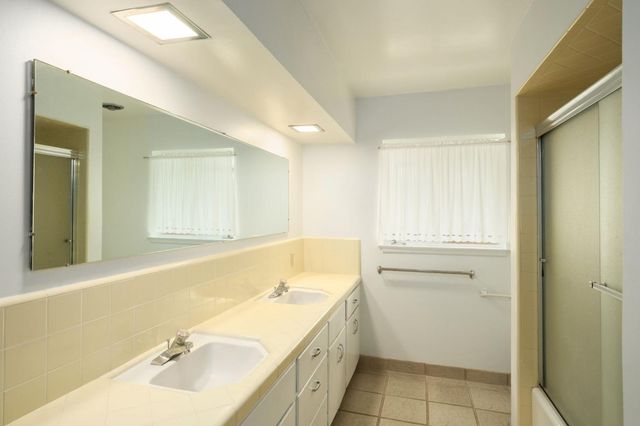 1288 W San Jose Avenue, Fresno, CA 93711