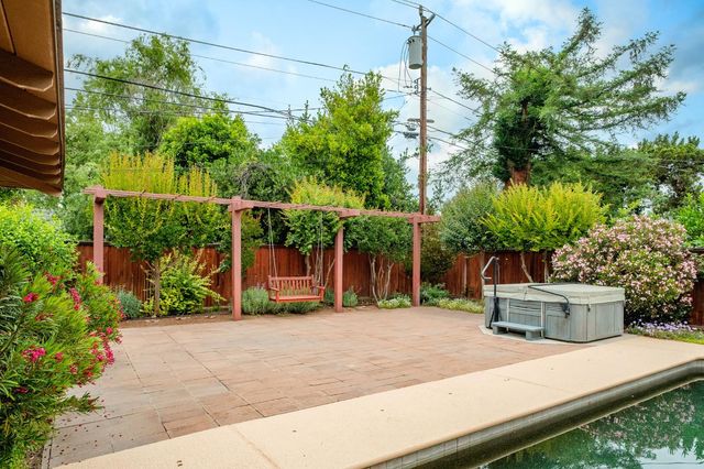 1288 W San Jose Avenue, Fresno, CA 93711
