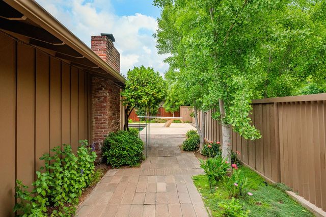1288 W San Jose Avenue, Fresno, CA 93711