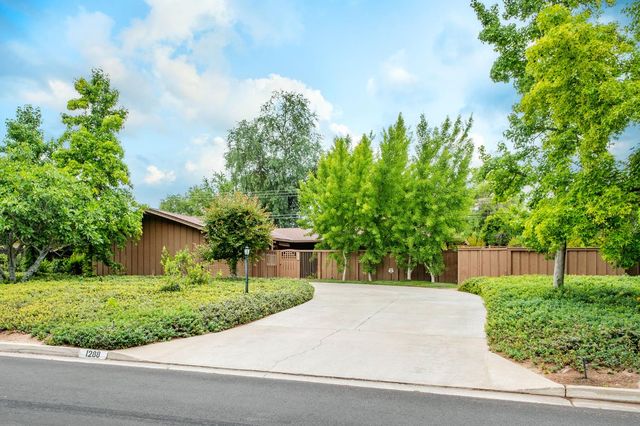 1288 W San Jose Avenue, Fresno, CA 93711