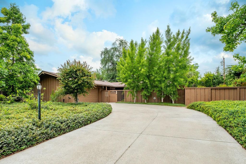 1288 W San Jose Avenue, Fresno, CA 93711