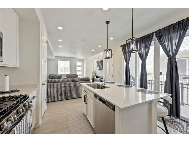 21143 E 67th Ave, Aurora, CO 80019