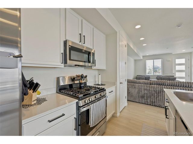 21143 E 67th Ave, Aurora, CO 80019