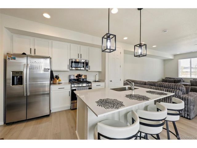 21143 E 67th Ave, Aurora, CO 80019