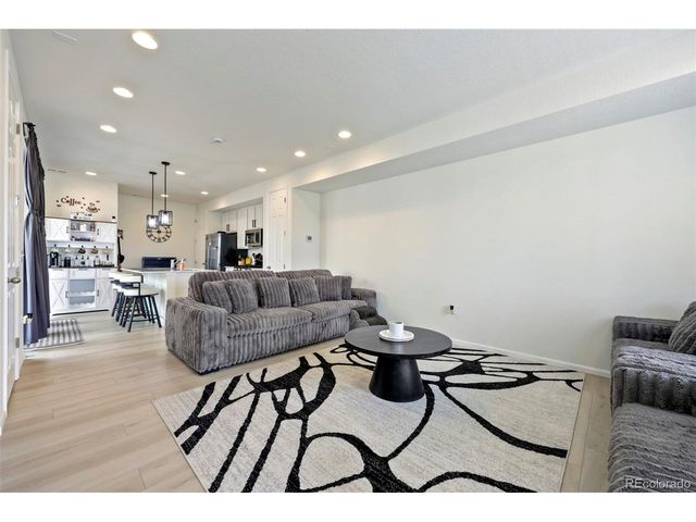 21143 E 67th Ave, Aurora, CO 80019