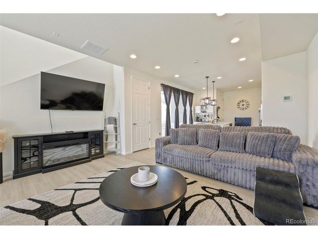 21143 E 67th Ave, Aurora, CO 80019