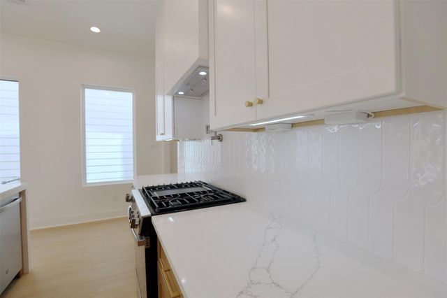 140 E 37th, Houston, TX 77018