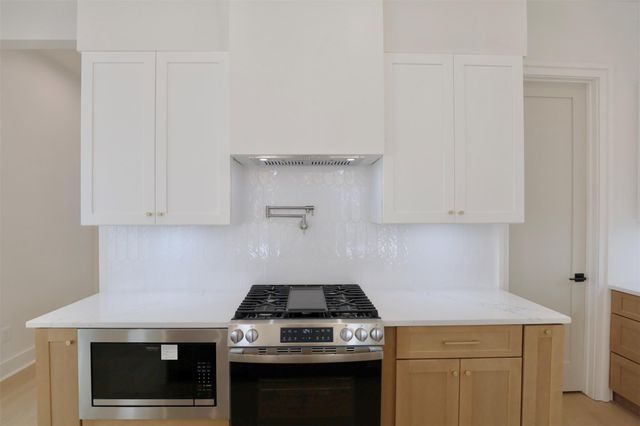 140 E 37th, Houston, TX 77018