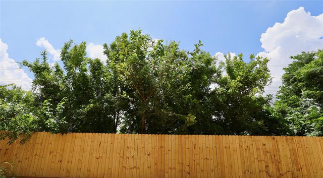 140 E 37th, Houston, TX 77018