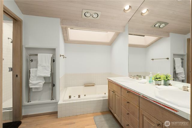 8428 N Mercer Way, Mercer Island, WA 98040