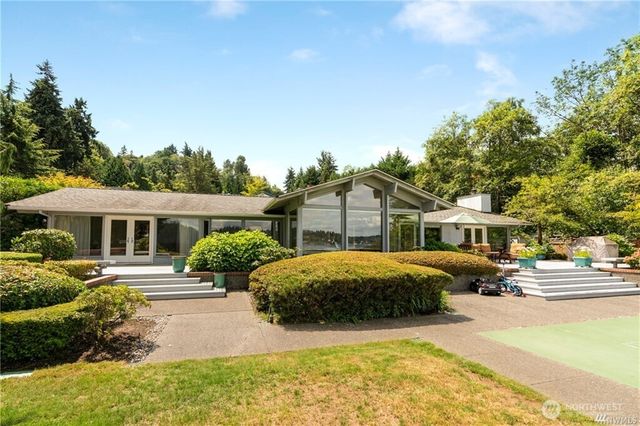 8428 N Mercer Way, Mercer Island, WA 98040
