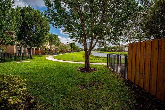 10283 Wellington Parc Drive, Wellington, FL 33449
