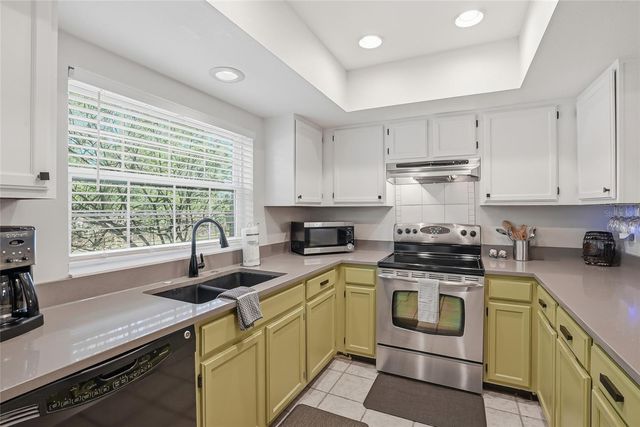 8314 CIVIC ROAD, Tampa, FL 33615