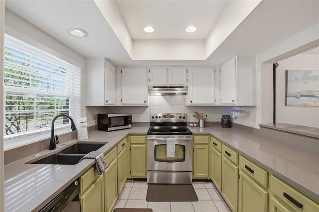 8314 CIVIC ROAD, Tampa, FL 33615