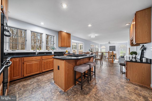 8648 CHASE GLEN CIR, Fairfax Station, VA 22039