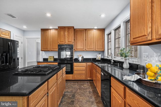 8648 CHASE GLEN CIR, Fairfax Station, VA 22039