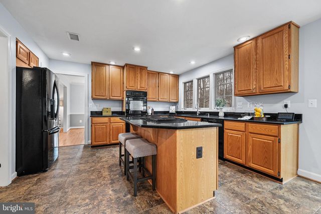 8648 CHASE GLEN CIR, Fairfax Station, VA 22039