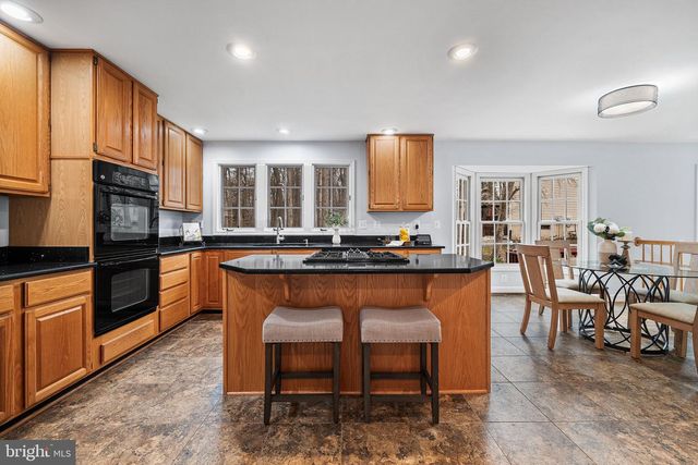 8648 CHASE GLEN CIR, Fairfax Station, VA 22039