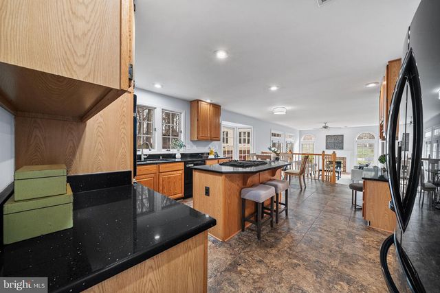 8648 CHASE GLEN CIR, Fairfax Station, VA 22039