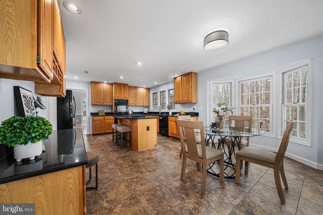 8648 CHASE GLEN CIR, Fairfax Station, VA 22039