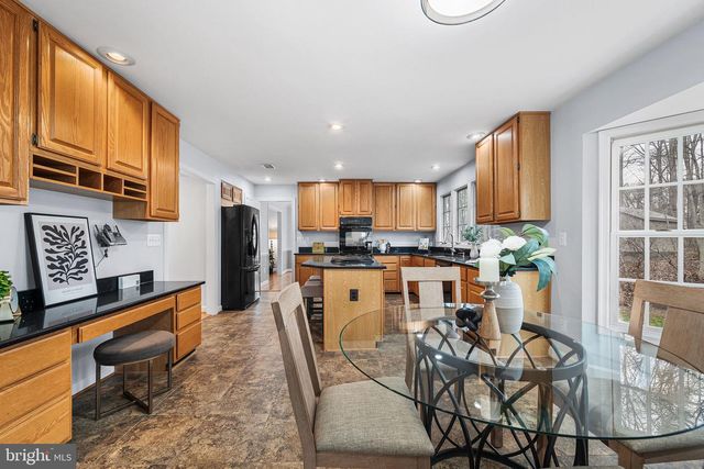 8648 CHASE GLEN CIR, Fairfax Station, VA 22039