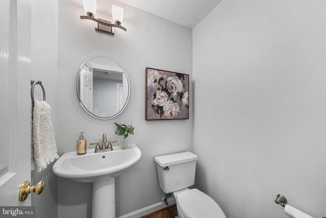 8648 CHASE GLEN CIR, Fairfax Station, VA 22039