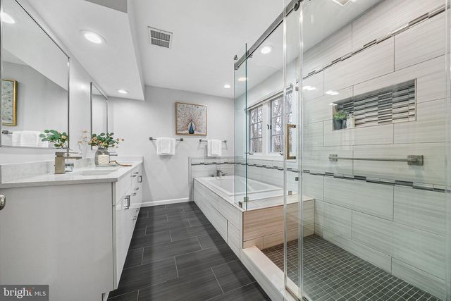 8648 CHASE GLEN CIR, Fairfax Station, VA 22039