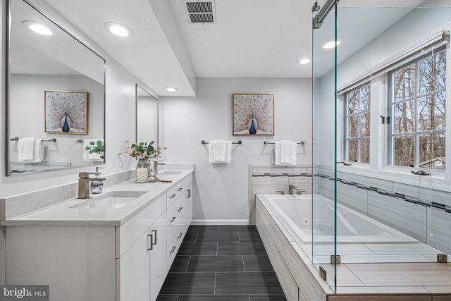 8648 CHASE GLEN CIR, Fairfax Station, VA 22039