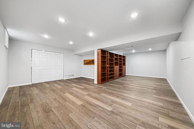 8648 CHASE GLEN CIR, Fairfax Station, VA 22039