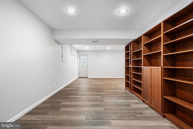 8648 CHASE GLEN CIR, Fairfax Station, VA 22039