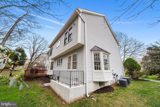 8648 CHASE GLEN CIR, Fairfax Station, VA 22039