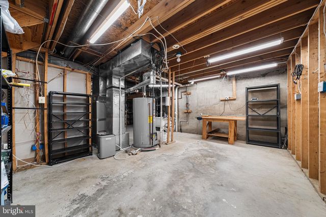 8648 CHASE GLEN CIR, Fairfax Station, VA 22039