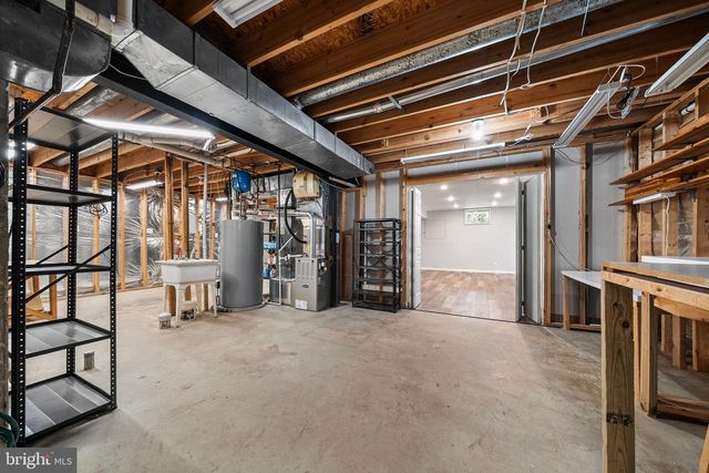 8648 CHASE GLEN CIR, Fairfax Station, VA 22039