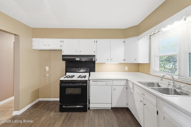 7908 Red Cedar Way, Louisville, KY 40219