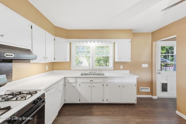 7908 Red Cedar Way, Louisville, KY 40219