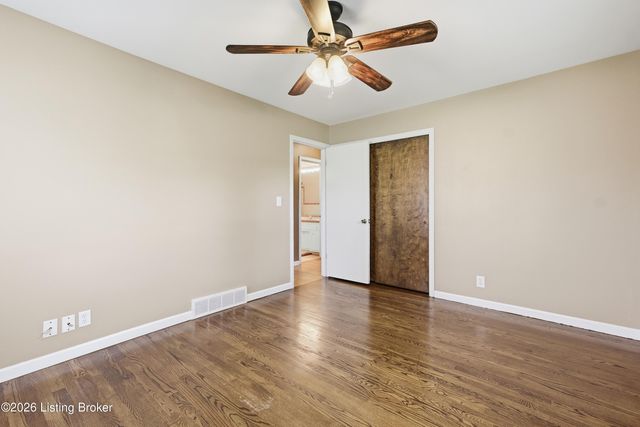 7908 Red Cedar Way, Louisville, KY 40219
