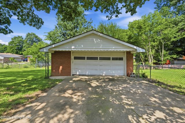 7908 Red Cedar Way, Louisville, KY 40219