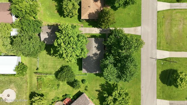 7908 Red Cedar Way, Louisville, KY 40219