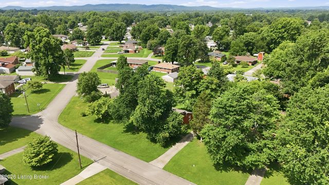 7908 Red Cedar Way, Louisville, KY 40219