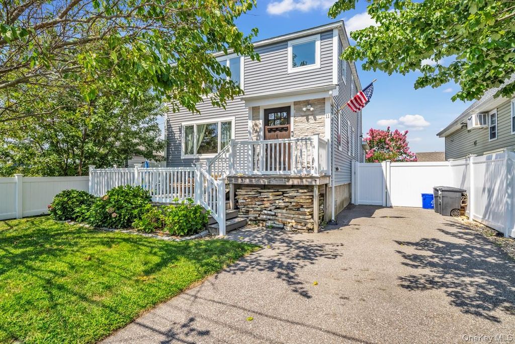 11 Nereid Place, Babylon, NY 11702