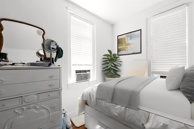 149 Sullivan St Apt 4B, New York City, NY 10012