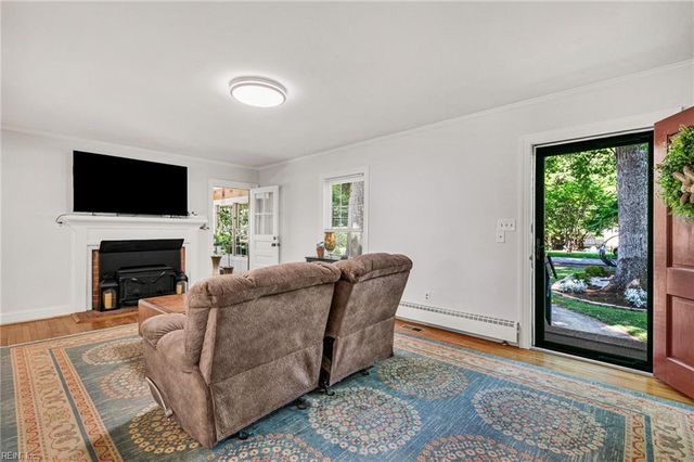214 Selden RD, Newport News, VA 23606