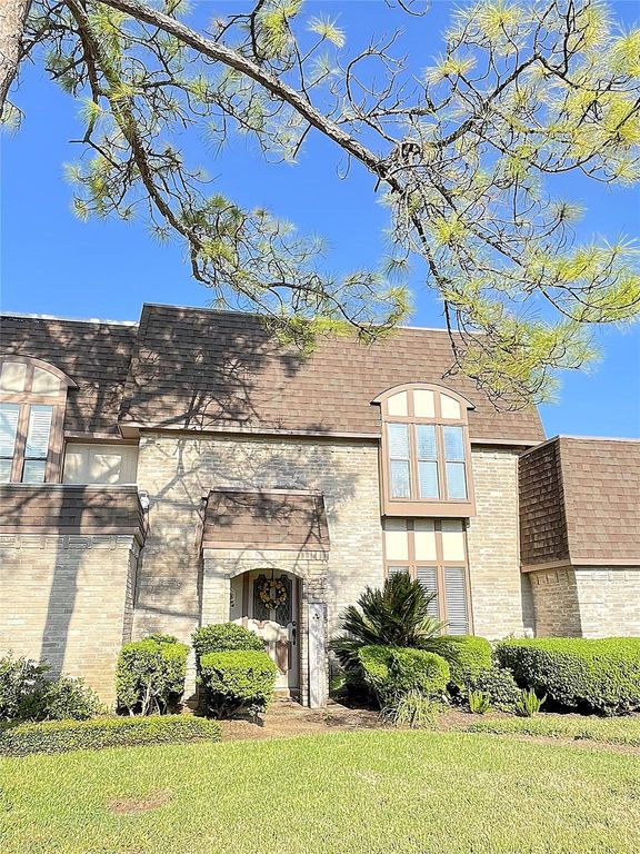 71 S Bachelor Button Street, Lake Jackson, TX 77566