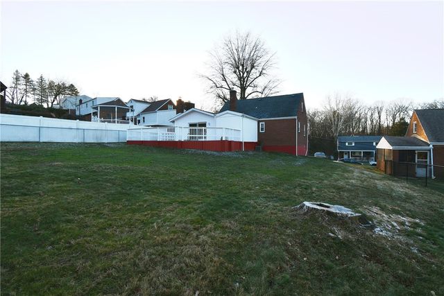 217 Oaklyn Rd, Bethel Park, PA 15102