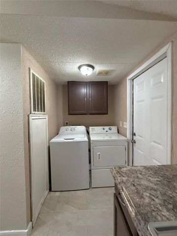 2000 W W Humble Street, Baytown, TX 77520