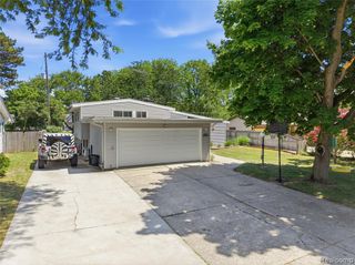1112 E Washburn Place, Saginaw, MI 48602
