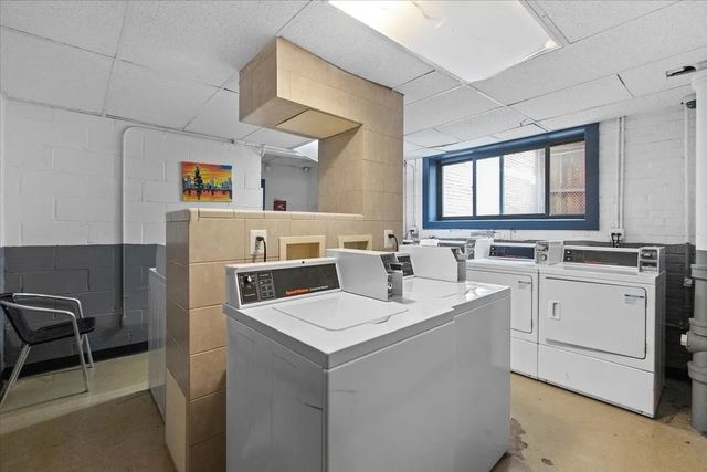 541 W OAKDALE Avenue 320, Chicago, IL 60657