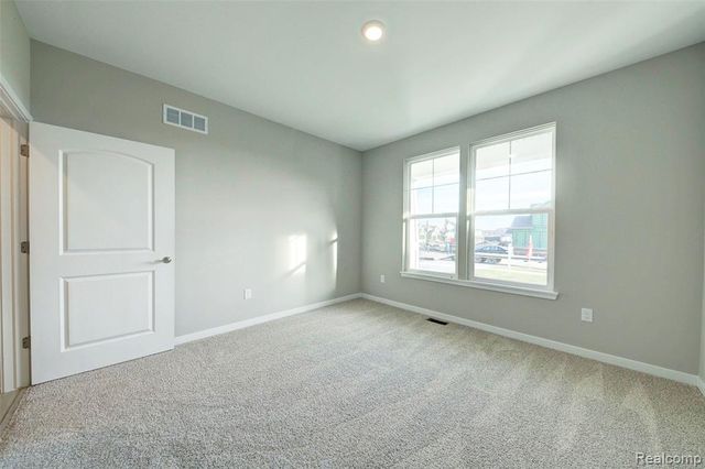 MOH 78 Round Rock Dr, Howell, MI 48843